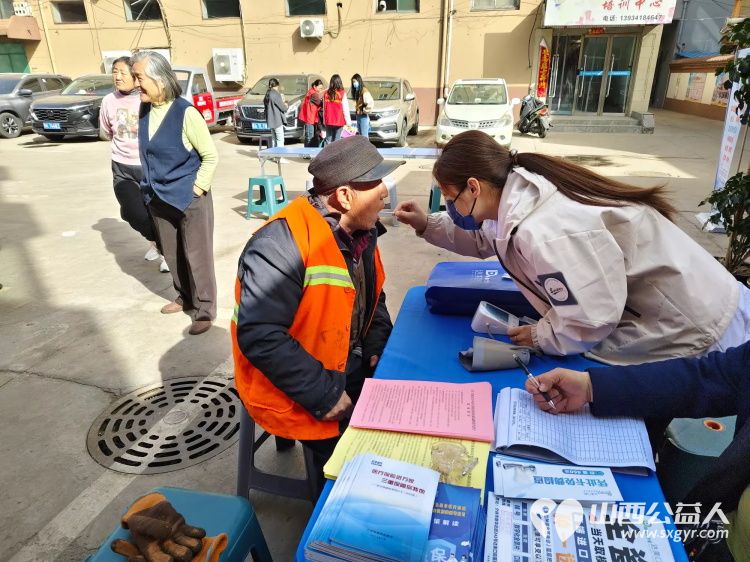 志愿服务进社区健康活动暖人心----2025年4月9日介休市敬老协会志愿者在东南街道南大街社区为老人们爱心理发按摩理疗义诊 - 第20张 - 山西公益人 志愿服务进社区健康活动暖人心----2025年4月9日介休市敬老协会志愿者在东南街道南大街社区为老人们爱心理发按摩理疗义诊 - 第20张