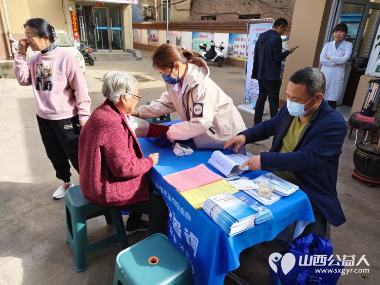 志愿服务进社区健康活动暖人心----2025年4月9日介休市敬老协会志愿者在东南街道南大街社区为老人们爱心理发按摩理疗义诊 - 第18张 - 山西公益人 志愿服务进社区健康活动暖人心----2025年4月9日介休市敬老协会志愿者在东南街道南大街社区为老人们爱心理发按摩理疗义诊 - 第18张
