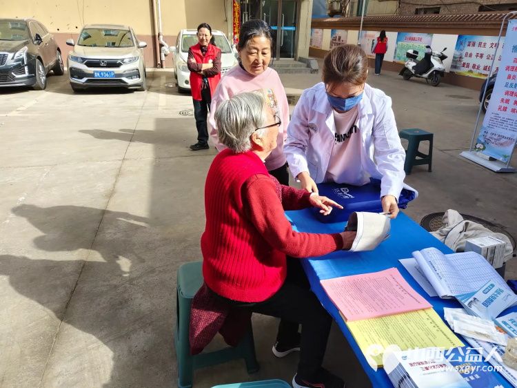 志愿服务进社区健康活动暖人心----2025年4月9日介休市敬老协会志愿者在东南街道南大街社区为老人们爱心理发按摩理疗义诊 - 第17张 - 山西公益人 志愿服务进社区健康活动暖人心----2025年4月9日介休市敬老协会志愿者在东南街道南大街社区为老人们爱心理发按摩理疗义诊 - 第17张