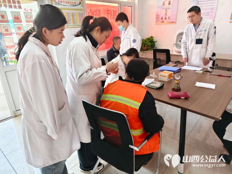 志愿服务进社区健康活动暖人心----2025年4月9日介休市敬老协会志愿者在东南街道南大街社区为老人们爱心理发按摩理疗义诊 - 第23张 - 山西公益人 志愿服务进社区健康活动暖人心----2025年4月9日介休市敬老协会志愿者在东南街道南大街社区为老人们爱心理发按摩理疗义诊 - 第23张