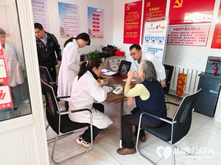 志愿服务进社区健康活动暖人心----2025年4月9日介休市敬老协会志愿者在东南街道南大街社区为老人们爱心理发按摩理疗义诊 - 第25张 - 山西公益人 志愿服务进社区健康活动暖人心----2025年4月9日介休市敬老协会志愿者在东南街道南大街社区为老人们爱心理发按摩理疗义诊 - 第25张