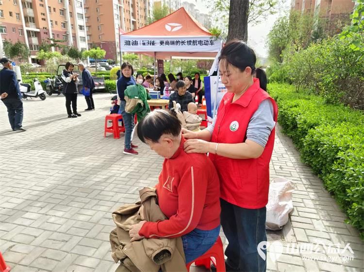志愿服务进社区健康活动暖人心 介休市敬老协会志愿者2025年4月16日在北关街道彦博路社区为老人们爱心理发、按摩理疗、义诊 - 第45张 - 山西公益人 志愿服务进社区健康活动暖人心 介休市敬老协会志愿者2025年4月16日在北关街道彦博路社区为老人们爱心理发、按摩理疗、义诊 - 第45张