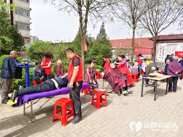 志愿服务进社区健康活动暖人心 介休市敬老协会志愿者2025年4月16日在北关街道彦博路社区为老人们爱心理发、按摩理疗、义诊 - 第48张 - 山西公益人 志愿服务进社区健康活动暖人心 介休市敬老协会志愿者2025年4月16日在北关街道彦博路社区为老人们爱心理发、按摩理疗、义诊 - 第48张
