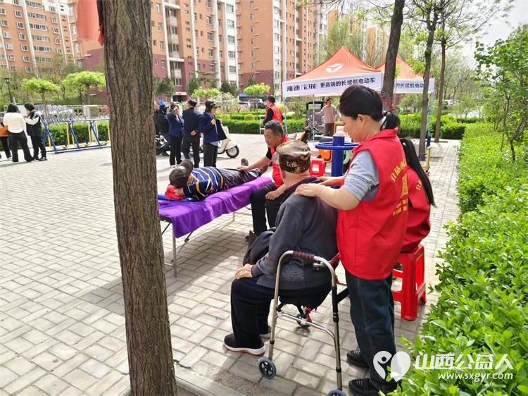 志愿服务进社区健康活动暖人心 介休市敬老协会志愿者2025年4月16日在北关街道彦博路社区为老人们爱心理发、按摩理疗、义诊 - 第47张 - 山西公益人 志愿服务进社区健康活动暖人心 介休市敬老协会志愿者2025年4月16日在北关街道彦博路社区为老人们爱心理发、按摩理疗、义诊 - 第47张
