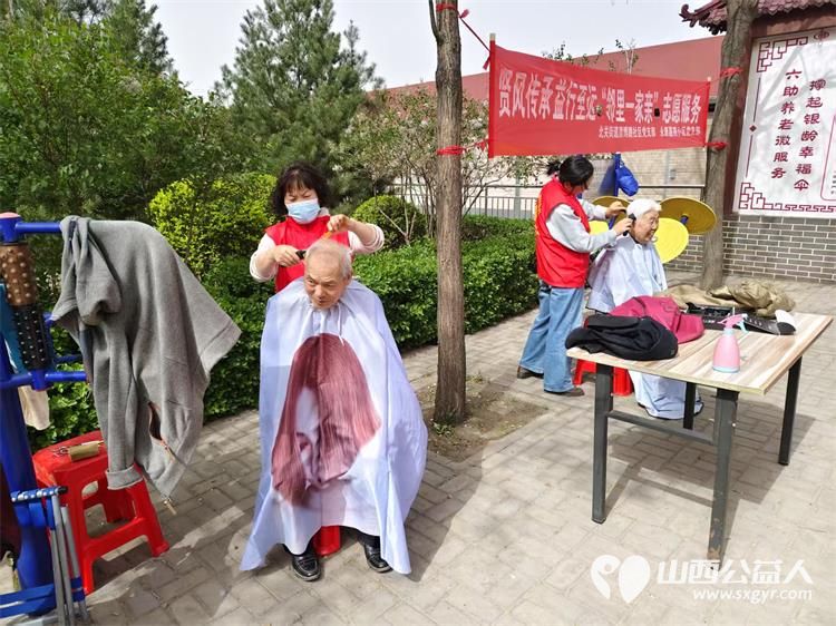 志愿服务进社区健康活动暖人心 介休市敬老协会志愿者2025年4月16日在北关街道彦博路社区为老人们爱心理发、按摩理疗、义诊 - 第18张 - 山西公益人 志愿服务进社区健康活动暖人心 介休市敬老协会志愿者2025年4月16日在北关街道彦博路社区为老人们爱心理发、按摩理疗、义诊 - 第18张