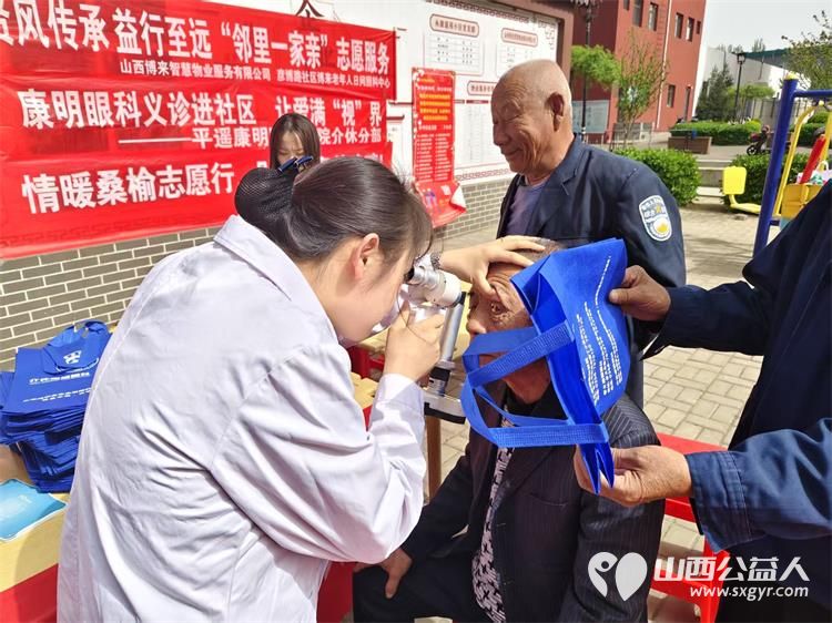 志愿服务进社区健康活动暖人心 介休市敬老协会志愿者2025年4月16日在北关街道彦博路社区为老人们爱心理发、按摩理疗、义诊 - 第23张 - 山西公益人 志愿服务进社区健康活动暖人心 介休市敬老协会志愿者2025年4月16日在北关街道彦博路社区为老人们爱心理发、按摩理疗、义诊 - 第23张