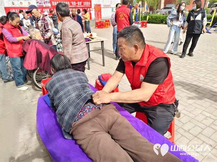 志愿服务进社区健康活动暖人心 介休市敬老协会志愿者2025年4月16日在北关街道彦博路社区为老人们爱心理发、按摩理疗、义诊 - 第39张 - 山西公益人 志愿服务进社区健康活动暖人心 介休市敬老协会志愿者2025年4月16日在北关街道彦博路社区为老人们爱心理发、按摩理疗、义诊 - 第39张