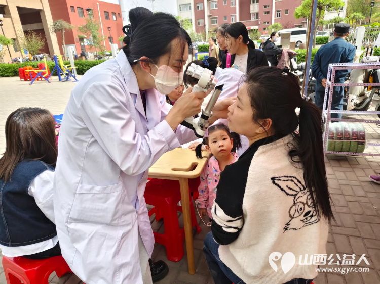 志愿服务进社区健康活动暖人心 介休市敬老协会志愿者2025年4月16日在北关街道彦博路社区为老人们爱心理发、按摩理疗、义诊 - 第20张 - 山西公益人 志愿服务进社区健康活动暖人心 介休市敬老协会志愿者2025年4月16日在北关街道彦博路社区为老人们爱心理发、按摩理疗、义诊 - 第20张