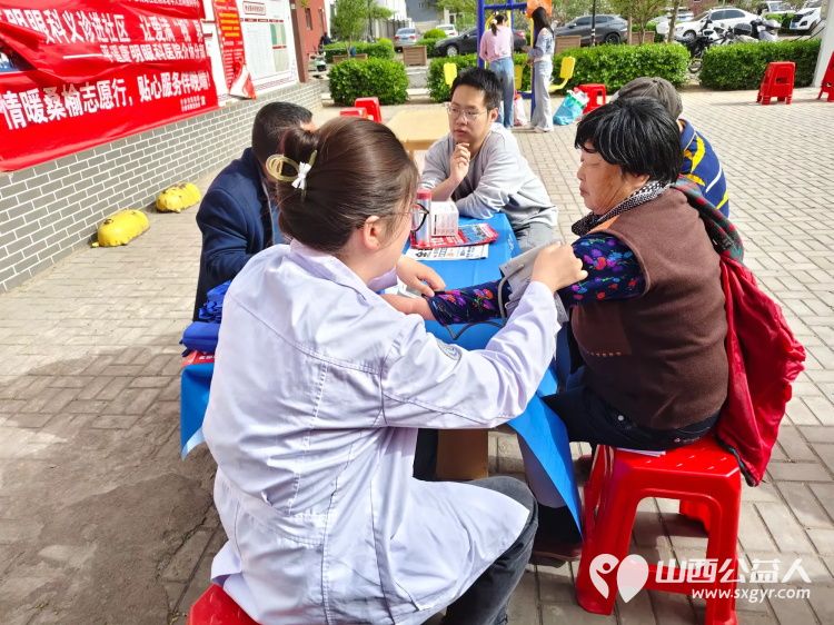 志愿服务进社区健康活动暖人心 介休市敬老协会志愿者2025年4月16日在北关街道彦博路社区为老人们爱心理发、按摩理疗、义诊 - 第30张 - 山西公益人 志愿服务进社区健康活动暖人心 介休市敬老协会志愿者2025年4月16日在北关街道彦博路社区为老人们爱心理发、按摩理疗、义诊 - 第30张