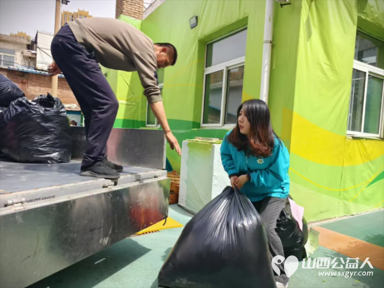 还记得三月雷锋日吗?爱的回执来了!太原煤气化第一幼儿园携太原龙城义工开展衣物捐赠活动让承载着孩子们以及大朋友们的爱心衣物传递到需要的人手中 - 第11张 - 山西公益人 还记得三月雷锋日吗?爱的回执来了!太原煤气化第一幼儿园携太原龙城义工开展衣物捐赠活动让承载着孩子们以及大朋友们的爱心衣物传递到需要的人手中 - 第11张