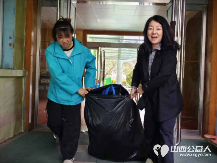 还记得三月雷锋日吗?爱的回执来了!太原煤气化第一幼儿园携太原龙城义工开展衣物捐赠活动让承载着孩子们以及大朋友们的爱心衣物传递到需要的人手中 - 第9张 - 山西公益人 还记得三月雷锋日吗?爱的回执来了!太原煤气化第一幼儿园携太原龙城义工开展衣物捐赠活动让承载着孩子们以及大朋友们的爱心衣物传递到需要的人手中 - 第9张