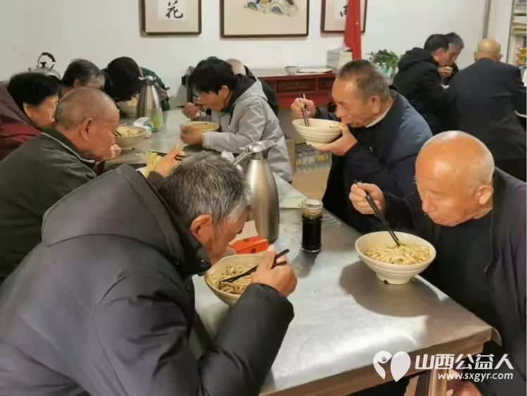 长治市小雨点公益志愿者协会第三分会隆福饭店挂牌仪式成功举行 - 第6张 - 山西公益人 长治市小雨点公益志愿者协会第三分会隆福饭店挂牌仪式成功举行 - 第6张