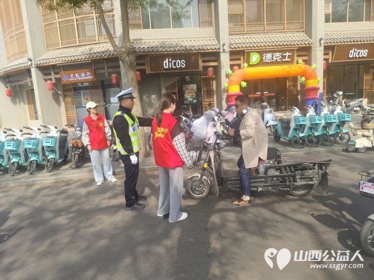 爱临汾赢未来---文明十小事 临汾市文明交通志愿者协会开展“文明同行·志愿同心”志愿服务活动 - 第5张 - 山西公益人 爱临汾赢未来---文明十小事 临汾市文明交通志愿者协会开展“文明同行·志愿同心”志愿服务活动 - 第5张