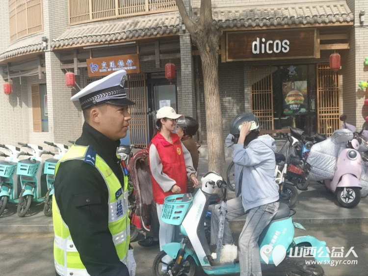 爱临汾赢未来---文明十小事 临汾市文明交通志愿者协会开展“文明同行·志愿同心”志愿服务活动 - 第3张 - 山西公益人 爱临汾赢未来---文明十小事 临汾市文明交通志愿者协会开展“文明同行·志愿同心”志愿服务活动 - 第3张