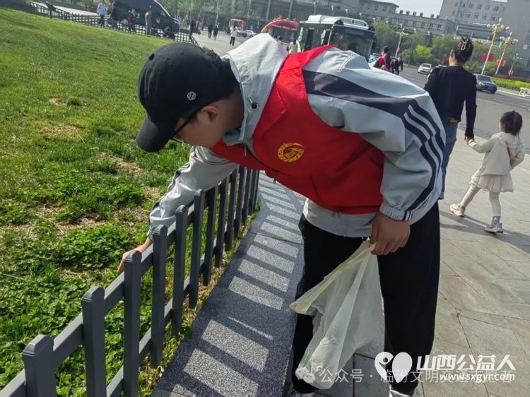 爱临汾赢未来---文明十小事 临汾市文明交通志愿者协会开展“文明同行·志愿同心”志愿服务活动 - 第11张 - 山西公益人 爱临汾赢未来---文明十小事 临汾市文明交通志愿者协会开展“文明同行·志愿同心”志愿服务活动 - 第11张