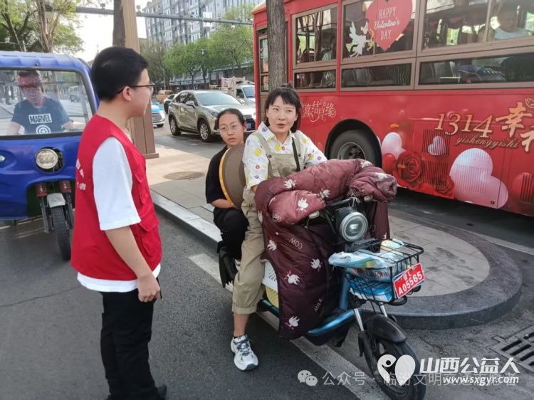 爱临汾赢未来---文明十小事 临汾市文明交通志愿者协会开展“文明同行·志愿同心”志愿服务活动 - 第18张 - 山西公益人 爱临汾赢未来---文明十小事 临汾市文明交通志愿者协会开展“文明同行·志愿同心”志愿服务活动 - 第18张