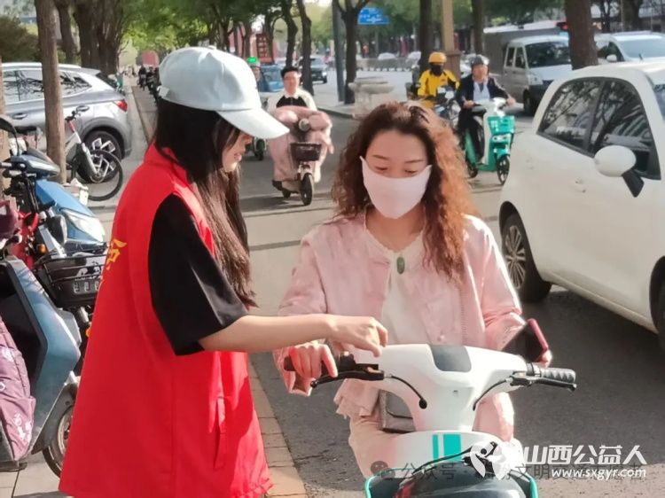 爱临汾赢未来---文明十小事 临汾市文明交通志愿者协会开展“文明同行·志愿同心”志愿服务活动 - 第16张 - 山西公益人 爱临汾赢未来---文明十小事 临汾市文明交通志愿者协会开展“文明同行·志愿同心”志愿服务活动 - 第16张