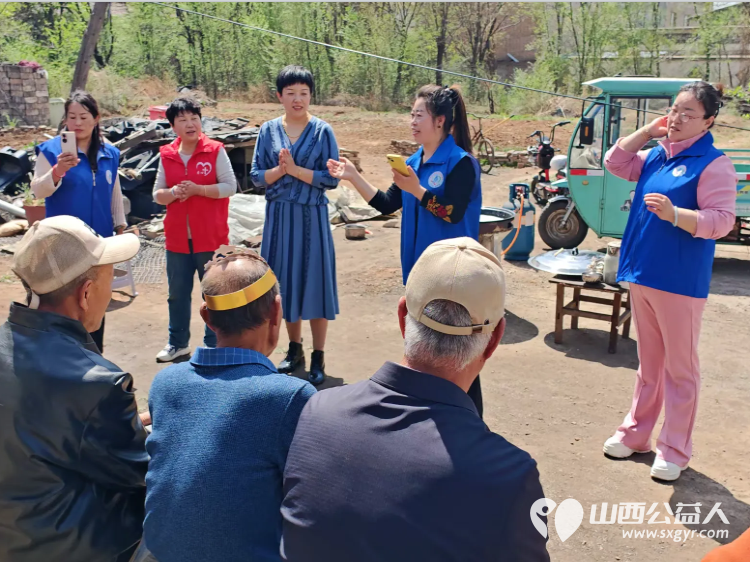 情系北岗爱暖夕阳银发庆生 长治市小雨点公益志愿者协会思源分会王新丽会长的带领下志愿者一行19人来到北岗村为孤寡老人过集体生日 - 第2张 - 山西公益人 情系北岗爱暖夕阳银发庆生 长治市小雨点公益志愿者协会思源分会王新丽会长的带领下志愿者一行19人来到北岗村为孤寡老人过集体生日 - 第2张
