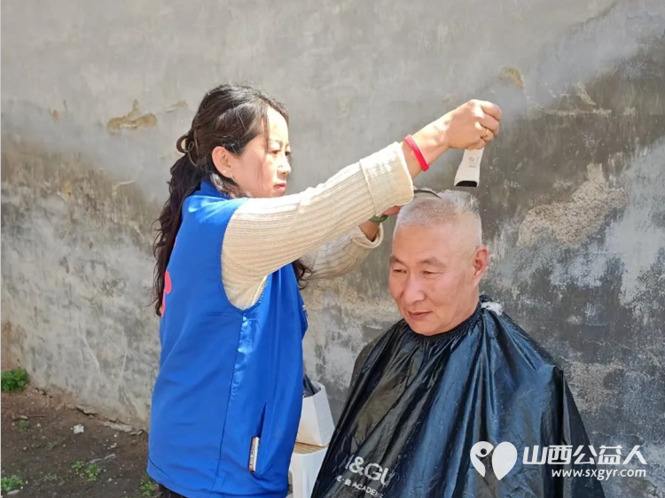 情系北岗爱暖夕阳银发庆生 长治市小雨点公益志愿者协会思源分会王新丽会长的带领下志愿者一行19人来到北岗村为孤寡老人过集体生日 - 第25张 - 山西公益人 情系北岗爱暖夕阳银发庆生 长治市小雨点公益志愿者协会思源分会王新丽会长的带领下志愿者一行19人来到北岗村为孤寡老人过集体生日 - 第25张