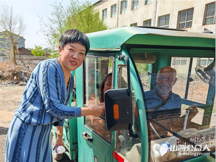 情系北岗爱暖夕阳银发庆生 长治市小雨点公益志愿者协会思源分会王新丽会长的带领下志愿者一行19人来到北岗村为孤寡老人过集体生日 - 第34张 - 山西公益人 情系北岗爱暖夕阳银发庆生 长治市小雨点公益志愿者协会思源分会王新丽会长的带领下志愿者一行19人来到北岗村为孤寡老人过集体生日 - 第34张