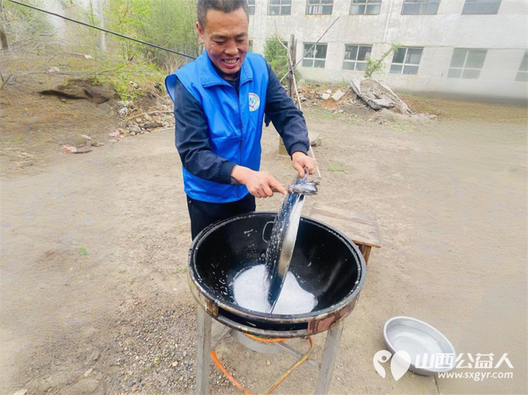 情系北岗爱暖夕阳银发庆生 长治市小雨点公益志愿者协会思源分会王新丽会长的带领下志愿者一行19人来到北岗村为孤寡老人过集体生日 - 第19张 - 山西公益人 情系北岗爱暖夕阳银发庆生 长治市小雨点公益志愿者协会思源分会王新丽会长的带领下志愿者一行19人来到北岗村为孤寡老人过集体生日 - 第19张