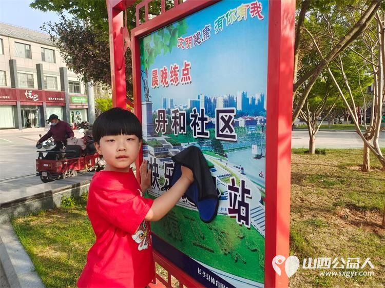 长治市微尘公益协会组织幼儿园小朋友参加爱护家园环境社区实践活动 - 第2张 - 山西公益人 长治市微尘公益协会组织幼儿园小朋友参加爱护家园环境社区实践活动 - 第2张