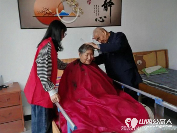 长治市阳光困境儿童帮扶协会走进八一社区居家养老服务中心义务理发+打扫卫生志愿活动 - 第6张 - 山西公益人 长治市阳光困境儿童帮扶协会走进八一社区居家养老服务中心义务理发+打扫卫生志愿活动 - 第6张
