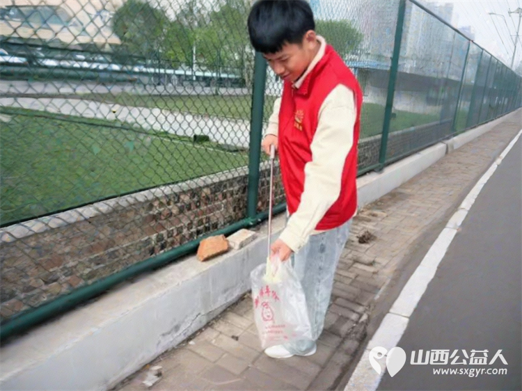 长治市阳光困境儿童帮扶协会走进八一社区居家养老服务中心义务理发+打扫卫生志愿活动 - 第13张 - 山西公益人 长治市阳光困境儿童帮扶协会走进八一社区居家养老服务中心义务理发+打扫卫生志愿活动 - 第13张