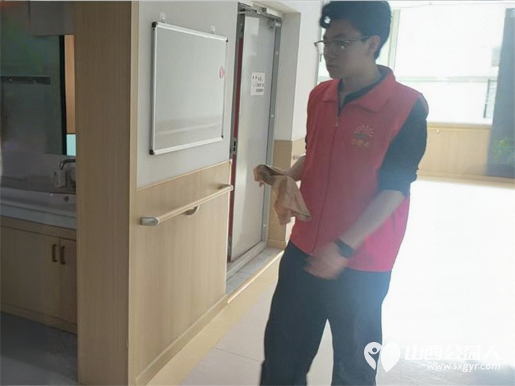 长治市阳光困境儿童帮扶协会走进八一社区居家养老服务中心义务理发+打扫卫生志愿活动 - 第26张 - 山西公益人 长治市阳光困境儿童帮扶协会走进八一社区居家养老服务中心义务理发+打扫卫生志愿活动 - 第26张
