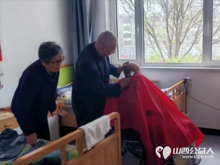 长治市阳光困境儿童帮扶协会走进八一社区居家养老服务中心义务理发+打扫卫生志愿活动 - 第4张 - 山西公益人 长治市阳光困境儿童帮扶协会走进八一社区居家养老服务中心义务理发+打扫卫生志愿活动 - 第4张