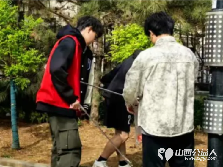 长治市阳光困境儿童帮扶协会走进八一社区居家养老服务中心义务理发+打扫卫生志愿活动 - 第11张 - 山西公益人 长治市阳光困境儿童帮扶协会走进八一社区居家养老服务中心义务理发+打扫卫生志愿活动 - 第11张