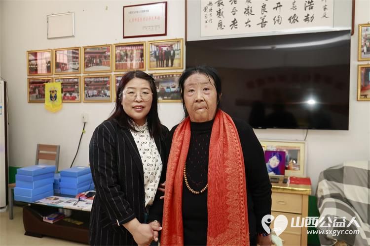 中国好人袁国萍和志愿者们一起到清徐县云华养老院慰问老人 - 第5张