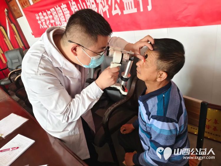 介休市敬老协会敬老助老活动志愿者4月19日走进张兰镇下李候村服务老人理发义诊 - 第11张 - 山西公益人 介休市敬老协会敬老助老活动志愿者4月19日走进张兰镇下李候村服务老人理发义诊 - 第11张