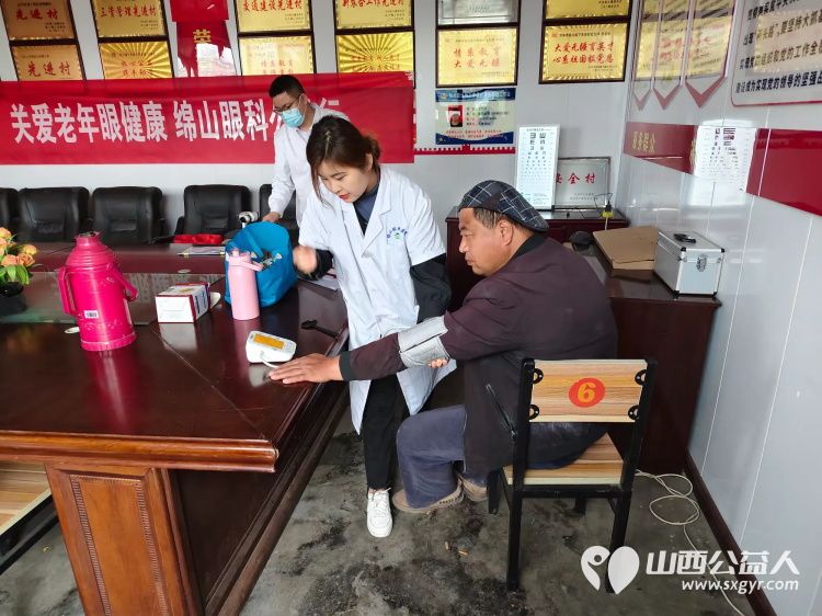 介休市敬老协会敬老助老活动志愿者4月19日走进张兰镇下李候村服务老人理发义诊 - 第14张 - 山西公益人 介休市敬老协会敬老助老活动志愿者4月19日走进张兰镇下李候村服务老人理发义诊 - 第14张