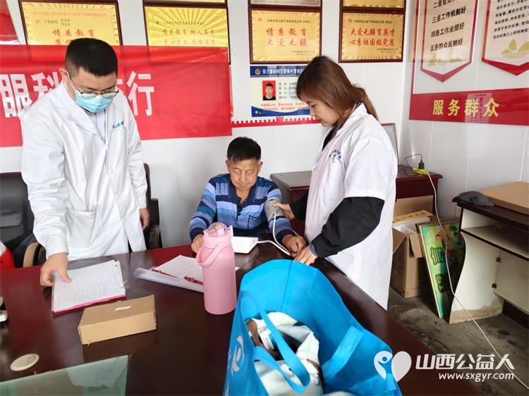 介休市敬老协会敬老助老活动志愿者4月19日走进张兰镇下李候村服务老人理发义诊 - 第10张 - 山西公益人 介休市敬老协会敬老助老活动志愿者4月19日走进张兰镇下李候村服务老人理发义诊 - 第10张