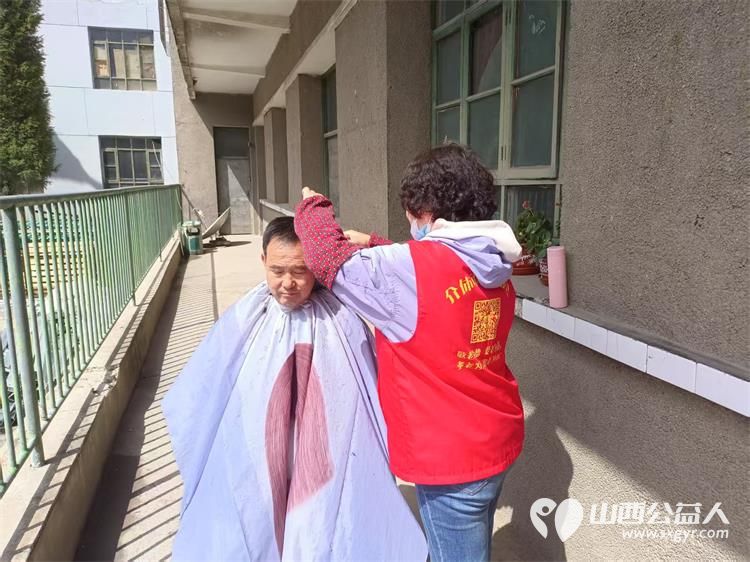 4月19日介休市敬老协会志愿者敬老助老活动走进张兰镇板峪村服务老人理发义诊 - 第7张 - 山西公益人 4月19日介休市敬老协会志愿者敬老助老活动走进张兰镇板峪村服务老人理发义诊 - 第7张