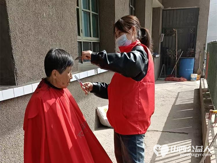 4月19日介休市敬老协会志愿者敬老助老活动走进张兰镇板峪村服务老人理发义诊 - 第5张 - 山西公益人 4月19日介休市敬老协会志愿者敬老助老活动走进张兰镇板峪村服务老人理发义诊 - 第5张
