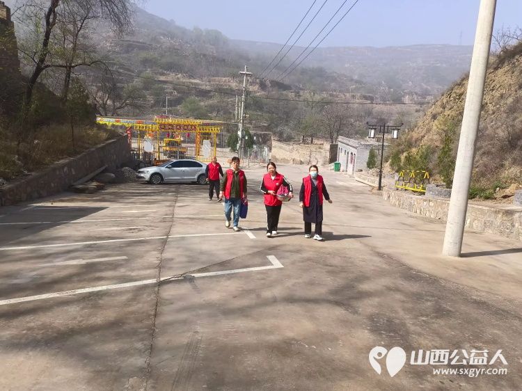 介休市敬老协会志愿者走进张兰镇板峪村入户特困老人80岁郝正茂老人家中为老人打扫室内卫生包饺子 - 第2张 - 山西公益人 介休市敬老协会志愿者走进张兰镇板峪村入户特困老人80岁郝正茂老人家中为老人打扫室内卫生包饺子 - 第2张