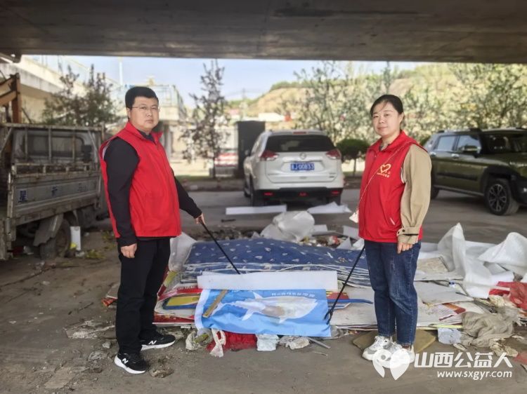 守护碧水清波共筑绿色家园 离石区青年志愿者协会党支部开展巡河净滩行动有效改善了河流周边的环境卫生状况 - 第4张 - 山西公益人 守护碧水清波共筑绿色家园 离石区青年志愿者协会党支部开展巡河净滩行动有效改善了河流周边的环境卫生状况 - 第4张