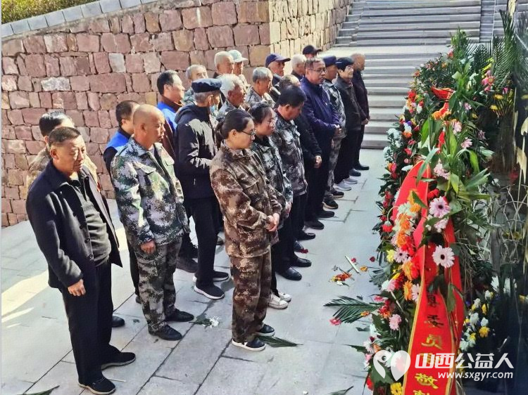 长治市小雨点公益志愿者协会4月份主题党日活动参加武乡县下司村“缅怀革命先烈 弘扬爱国精神”烈士陵园祭扫活动 - 第5张 - 山西公益人 长治市小雨点公益志愿者协会4月份主题党日活动参加武乡县下司村“缅怀革命先烈 弘扬爱国精神”烈士陵园祭扫活动 - 第5张