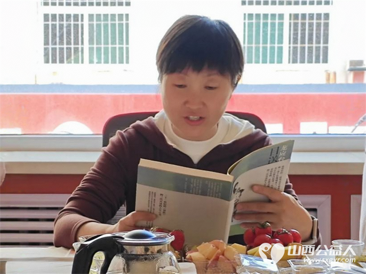书香漫溢共探多元世界 吕梁市离石区青年志愿者协会妇联携手爱心单位止心书屋举办了一场别开生面的主题读书会 - 第4张 - 山西公益人 书香漫溢共探多元世界 吕梁市离石区青年志愿者协会妇联携手爱心单位止心书屋举办了一场别开生面的主题读书会 - 第4张