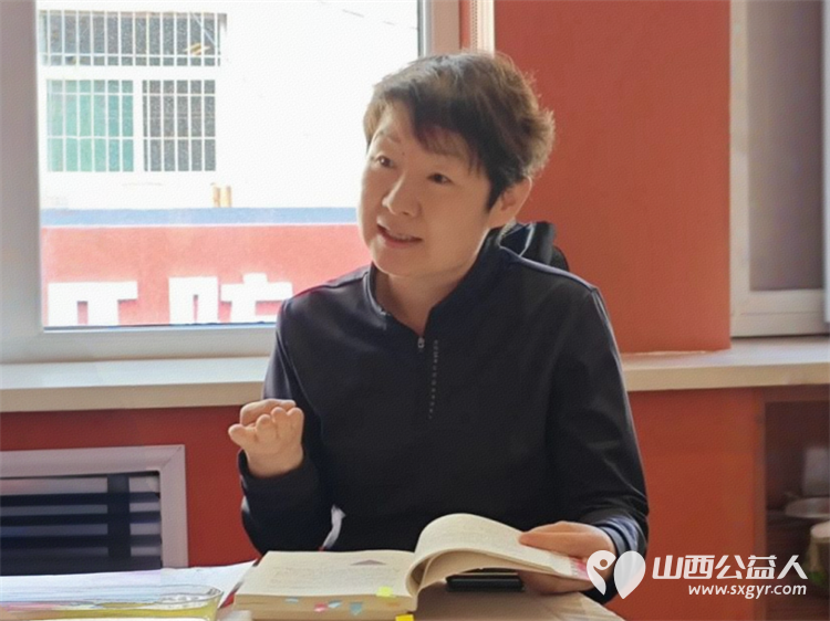 书香漫溢共探多元世界 吕梁市离石区青年志愿者协会妇联携手爱心单位止心书屋举办了一场别开生面的主题读书会 - 第5张 - 山西公益人 书香漫溢共探多元世界 吕梁市离石区青年志愿者协会妇联携手爱心单位止心书屋举办了一场别开生面的主题读书会 - 第5张