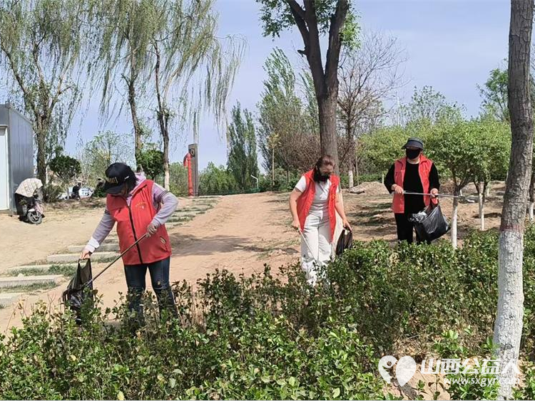 保护文峪河共赴绿色之约 4月22日文水县爱心帮扶志愿者协会在第55个世界地球日举办清理文峪河周边白色垃圾的活动 - 第3张 - 山西公益人 保护文峪河共赴绿色之约 4月22日文水县爱心帮扶志愿者协会在第55个世界地球日举办清理文峪河周边白色垃圾的活动 - 第3张
