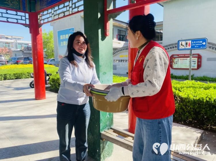 忻州市心连心志愿服务队的志愿者们来到古钟公园参与“做好守护地球的使者”地球日主题志愿服务活动守护赖以生存的家园 - 第3张 - 山西公益人 忻州市心连心志愿服务队的志愿者们来到古钟公园参与“做好守护地球的使者”地球日主题志愿服务活动守护赖以生存的家园 - 第3张