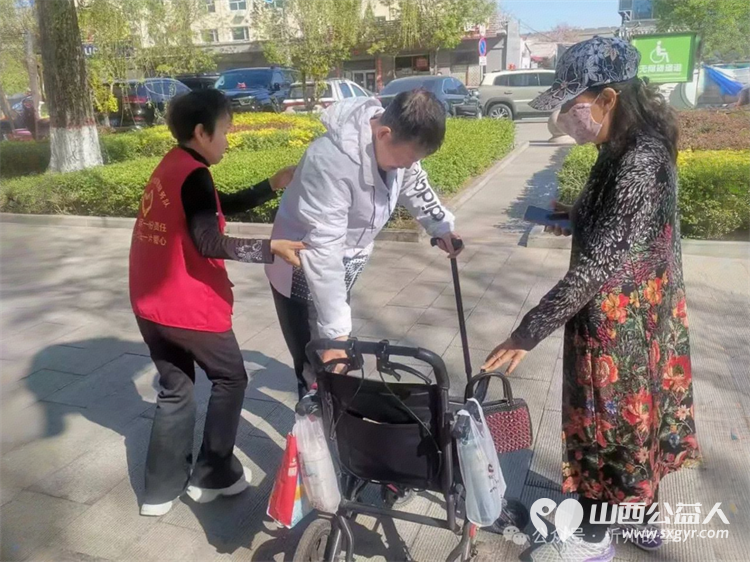 忻州市心连心志愿服务队的志愿者们来到古钟公园参与“做好守护地球的使者”地球日主题志愿服务活动守护赖以生存的家园 - 第11张 - 山西公益人 忻州市心连心志愿服务队的志愿者们来到古钟公园参与“做好守护地球的使者”地球日主题志愿服务活动守护赖以生存的家园 - 第11张