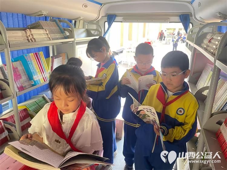 在书香里绽放的非遗晋源区第八实验小学校“4·23”世界读书日晋源区图书馆图书捐赠及千人共唱2025年世界读书日推广曲《阅读有光》 - 第5张 - 山西公益人 在书香里绽放的非遗晋源区第八实验小学校“4·23”世界读书日晋源区图书馆图书捐赠及千人共唱2025年世界读书日推广曲《阅读有光》 - 第5张