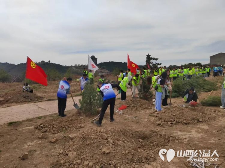 “同植青年林.共筑青年梦”晋中新青年高校志愿者联合服务中心开展义务植树造林活动 - 第6张 - 山西公益人 “同植青年林.共筑青年梦”晋中新青年高校志愿者联合服务中心开展义务植树造林活动 - 第6张