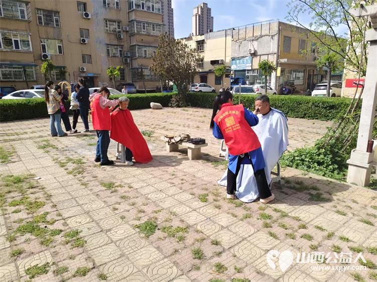 志愿服务进社区健康活动暖人心——介休市敬老协会组织志愿者4月23日在北坛街道崇文街社区服务老人 - 第8张 - 山西公益人 志愿服务进社区健康活动暖人心——介休市敬老协会组织志愿者4月23日在北坛街道崇文街社区服务老人 - 第8张