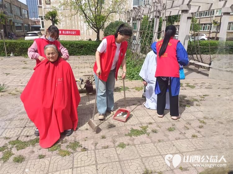 志愿服务进社区健康活动暖人心——介休市敬老协会组织志愿者4月23日在北坛街道崇文街社区服务老人 - 第6张 - 山西公益人 志愿服务进社区健康活动暖人心——介休市敬老协会组织志愿者4月23日在北坛街道崇文街社区服务老人 - 第6张