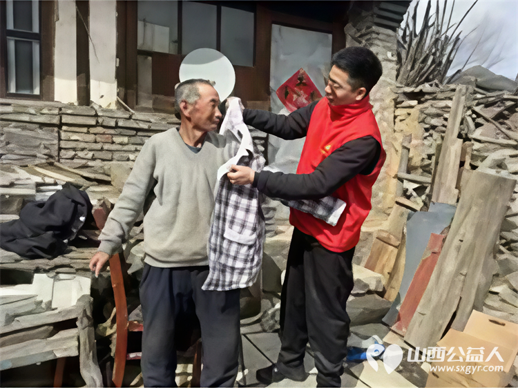忻州市爱心公益协会情暖五台山孤寡老人 奔赴五台山景区台怀镇光明寺村看望73岁的五保户老人卜五 - 第14张 - 山西公益人 忻州市爱心公益协会情暖五台山孤寡老人 奔赴五台山景区台怀镇光明寺村看望73岁的五保户老人卜五 - 第14张